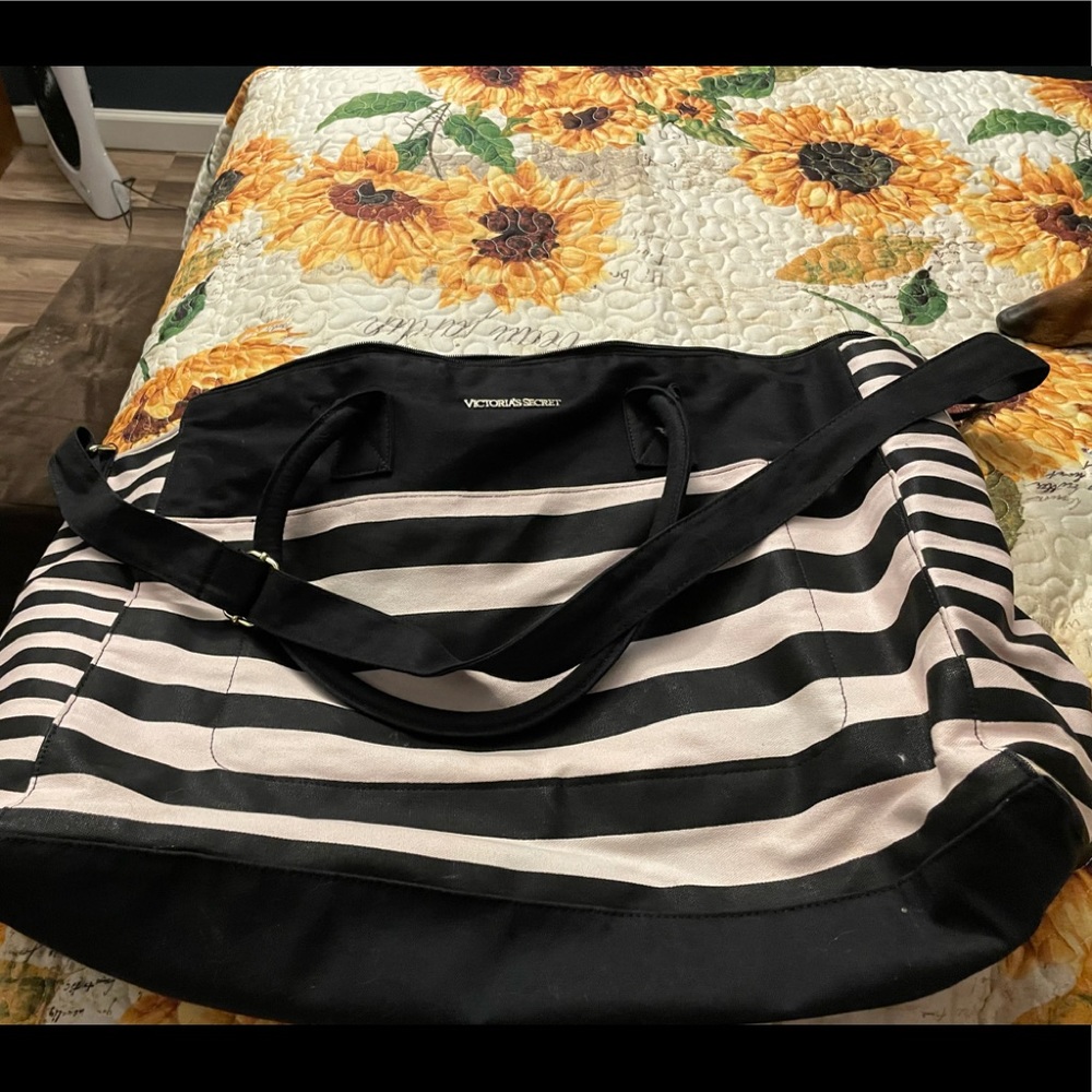 Victoria’s secret duffel bag